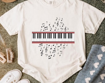 Camiseta con estampado de notas musicales de piano "MJ Beat It", regalo para pianistas, camiseta gráfica divertida para amantes del teclado.