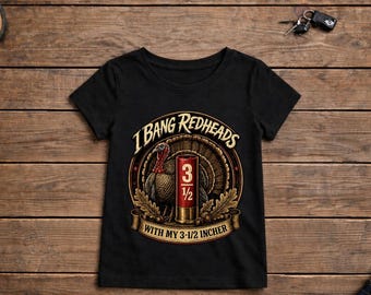 Me follo a los pavos pelirrojos con mi camiseta divertida de caza de 3 1/2 pulgadas, regalo para cazadores pelirrojos, camiseta gráfica con humor sobre la caza del pavo.