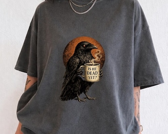 ¿Está muerto todavía? Camiseta retro con humor de cuervo oscuro, regalo gótico para amantes de los cuervos, camiseta gráfica de cuervo oscuro, regalo de humor gótico