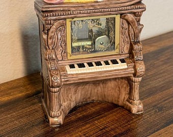 Vintage Toyo Ceramic Piano Music Box