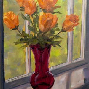 Bodegón floral original, pintura al óleo de rosas naranjas en un jarrón rojo en el alféizar de la ventana