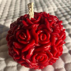 100% Pure Beeswax Floral Design Candle – Ruby, deep red with Gift Box