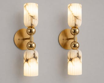 Aplique de pared moderno de alabastro y latón – Lámpara de pared con pantalla de mármol de doble cilindro, ideal para dormitorio moderno, tocador o como elemento decorativo para sala de estar.