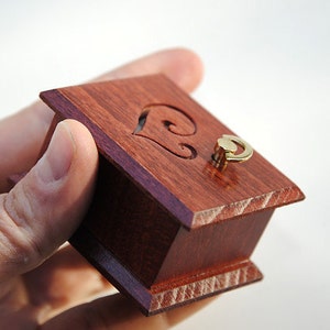 Red heart couple wind-up wooden music box Wedding March Mendelssohn image 3