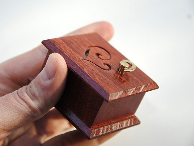 Red heart couple wind-up wooden music box Wedding March Mendelssohn image 3