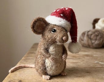 Christmas Mouse Needle Felting Kit , DIY Craft, Holiday Gift, Stress Relief Hobby, Craft Kit for Adults