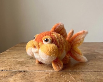 Goldfish Needle Felting Kit for Beginners | Wool Roving+Step Guide, DIY Craft, Stress Relief Hobby, Gift for Crafters, Birthday Present