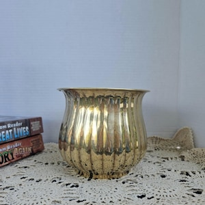 Vintage Brass Fluted Cachepot Planter | Mid Century Brass Bowl | Scalloped Rim Jardiniere | Hollywood Regency Decor | Brass Plant Pot