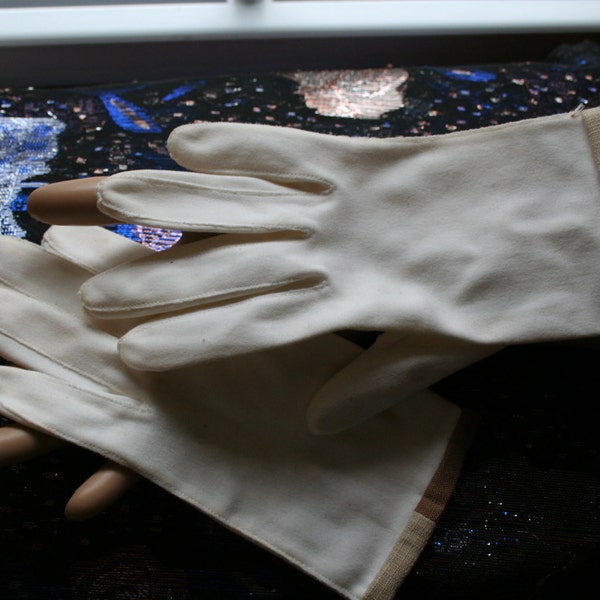 White Gloves Wrist Length Jackie Kennedy Two Tone Beige Brown Trim Kay Fuchs