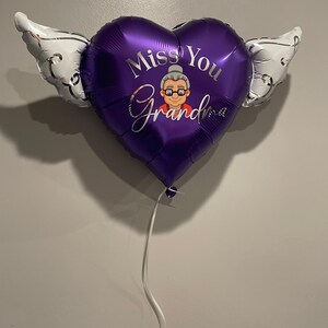 Globo conmemorativo "Te extraño, abuela" de 43 cm (17") con forma de corazón y alas de ángel para homenaje en la tumba. Incluye 2 globos. imagen 5