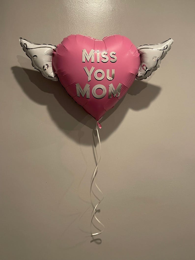Globo conmemorativo "Te extraño mamá" de 43 cm (17") – Corazón con alas de ángel – 2 globos incluidos imagen 8