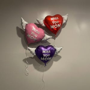 Globo conmemorativo "Te extraño mamá" de 43 cm (17") – Corazón con alas de ángel – 2 globos incluidos imagen 1