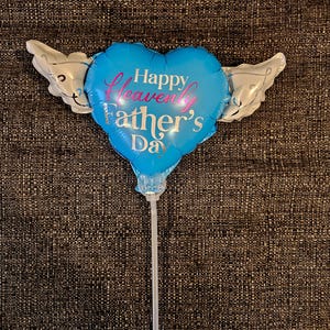 Happy Heavenly Father's Day Memorial Balloon on a Stick – 8" Heart Shaped with Angel Wings Graveside Tribute – 2 Balloons, 2 Sticks & 2 Clip bild 6