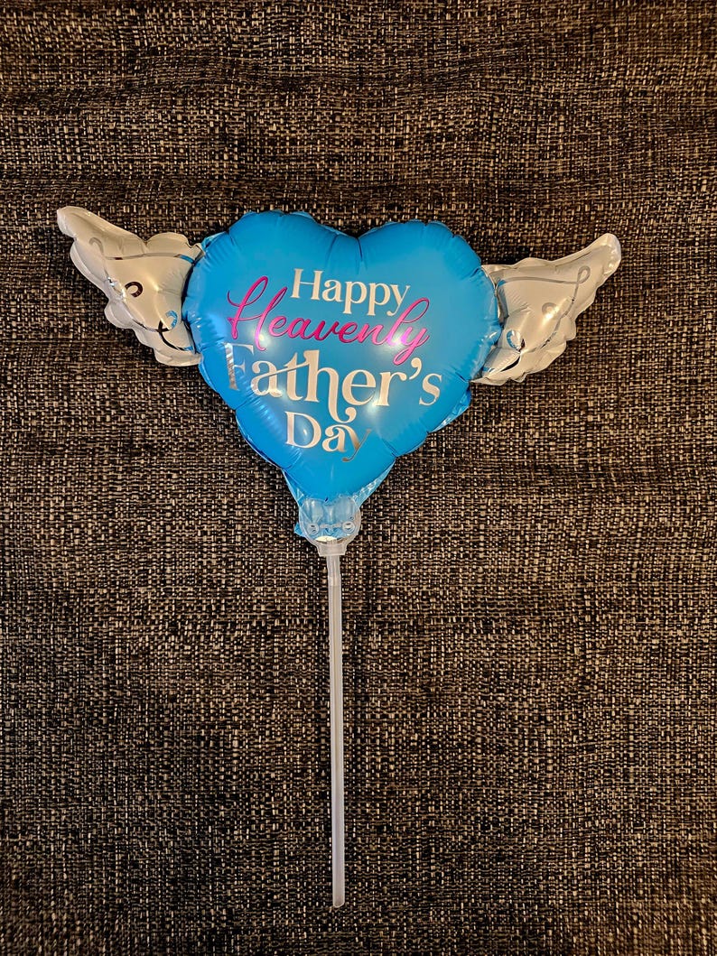 Happy Heavenly Father's Day Memorial Balloon on a Stick – 8" Heart Shaped with Angel Wings Graveside Tribute – 2 Balloons, 2 Sticks & 2 Clip bild 6