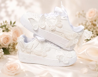 Schmetterling Hochzeit Sneakers für Braut, Weiße Braut Sneakers für den Empfang, Benutzerdefinierte Schmetterling Schuhe aus Spitze, Romantisches Brautgeschenk