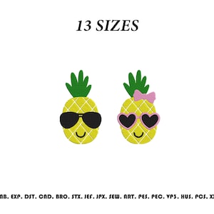 Puede incluir: Dos diseños de piña bordados con copas verdes y cuerpos amarillos. Una piña lleva gafas de sol negras, la otra lleva gafas rosas en forma de corazón y un lazo rosa. El texto dice 13 SIZES y EMB. EXP. DST. CND. BRO. STX. JEF. JPX. SEW. ART. PES. PEC. VP3. HUS. PCS. XXX.