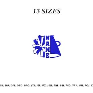 Può includere: Un disegno per ricamo blu con un pon-pon da cheerleader e un megafono con la parola NAME visualizzata verticalmente tra di essi. Il testo 13 SIZES appare in alto, e un elenco di formati di file tra cui EMB, EXP, DST, CND, BRO, STX, JEF, JPX, SEW, ART, PES, PEC, VP3, HUS, PCS, XXX è in basso.