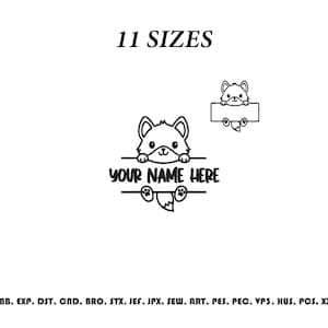 Puede incluir: Un diseño de bordado digital en blanco y negro que muestra un zorro de dibujos animados asomándose sobre una línea horizontal con el texto YOUR NAME HERE y una cola debajo. Incluye el texto 11 SIZES y una lista de formatos de archivo.