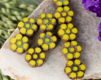 Table Cut Small Daisy Flower Glass Beads 8mm - Made in Czech Republic
