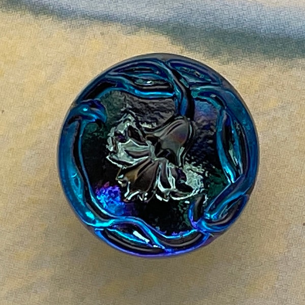 Flowering Vine Glass Button - Made in Czech Republic 10mm