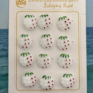Vintage button card of 12 Glass Raspberry Buttons 14mm