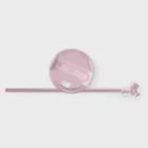 Puede incluir: Un espejo compacto redondo rosa con un mango a juego. La superficie del espejo refleja la luz, y el mango presenta un peque&ntilde;o elemento decorativo. El dise&ntilde;o es simple y elegante, adecuado para el uso diario.