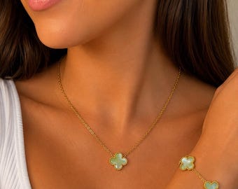 Parure Trèfle Femme en Acier Inoxydable – Ensemble Collier Bracelet Boucles d’Oreilles – Bijoux Tendance Doré