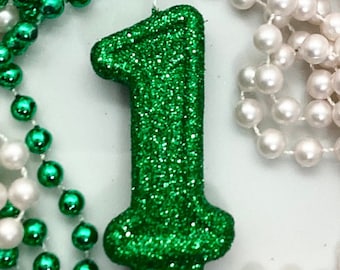 Groene verjaardagskaars, aangepaste Kids Party Decor, St Patricks Day, eerste verjaardag, Sparkly Number Cake Topper, Keepsake Candle, Party Supplies