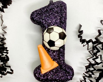 Verjaardagskaars voetbal, Decor sportfeest, sportbal, Decor voetbalfeest, sprankelende nummer taarttopper, aandenkenkaars, feestartikelen