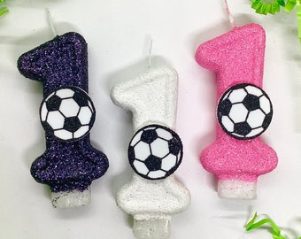 Voetbal verjaardagskaars, sportfeest decor, sportbal, kinderfeest decor, sprankelende nummer taart topper, aandenken kaars, jongens feestartikelen