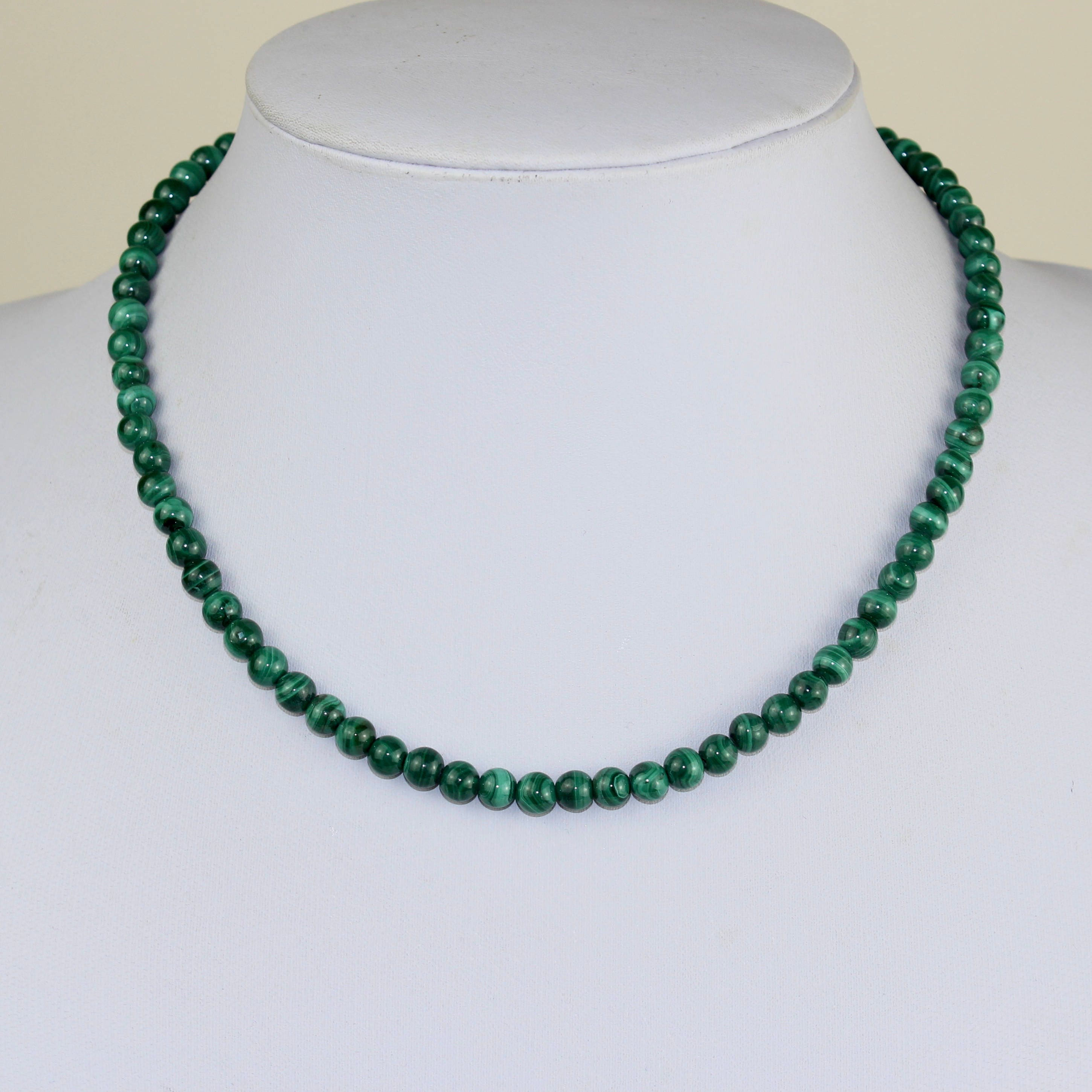 Collana Choker Con Ciondolo Rotondo In Malachite Naturale Verde 15mm E Sfere 6mm – Fatta A Mano!