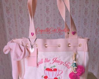 新作 Juicy Couture Sweet Tea Party Daydreamer Pink Velour "Spill The Juicy Tea" Y2K
