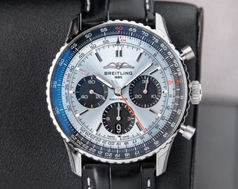 Vintage nieuw horloge Breitling Navitimer 1 B01 chronograaf STICKERS ONGEDRAGEN stalen ijsblauwe wijzerplaat
