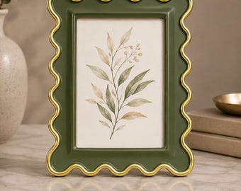 4x6 Scalloped Picture Frame, Antique Gold Trim, Mid Century Modern Photo Frame