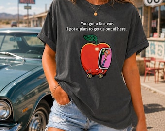 Camiseta de coche rápido, camiseta de Apple conduciendo un coche, camiseta de coche de dibujos animados retro y caprichosa, camiseta vintage de colores cómodos para viajes por carretera