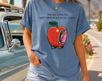 Camiseta Comfort Colors Fast Car, camiseta Apple Car Driving, camiseta retro de coche de dibujos animados original, camiseta vintage para viajes por carretera.