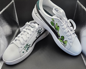 Zapatillas Puma talla 4 (Reino Unido) modelo Olivia con diseño de ramas de olivo.