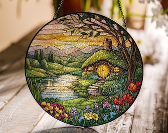 Atrapasueños de vidrieras de la Casa Hobbit, decoración colgante para ventana de estilo cottagecore, atrapasueños campestre de fantasía, regalo de arte en vidrio de la naturaleza