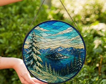 Atrapasueños de vidrieras del Parque Nacional Crater Lake para colgar en la ventana, paisaje de lago de montaña nevado, decoración de naturaleza, regalo