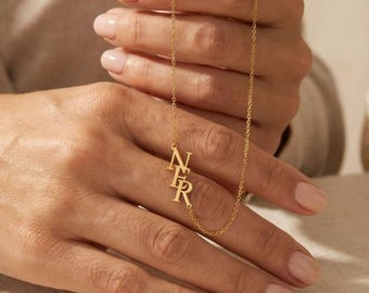 Collar con inicial lateral, collar personalizado de dos letras, regalos de joyería para parejas, dijes con iniciales familiares, regalos de aniversario