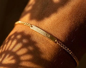 Pulsera con nombre personalizado, pulsera con nombre grabado, joyería minimalista con nombre, regalo personalizado, pulsera para el día a día, regalo de cumpleaños para ella.