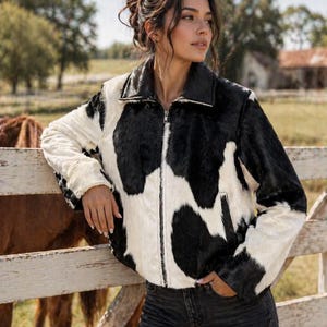 Unisex czarna skórzana kurtka z krowiej skóry, prawdziwy płaszcz z futrem, kurtka typu trucker z nadrukiem krowy w stylu western