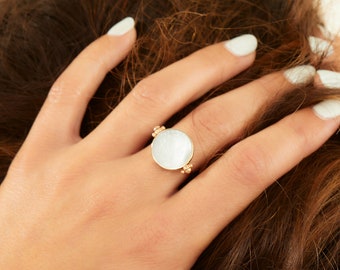 Personalized Mother of Pearl Spinning Ring - Merci Maman gift for mums, sisters and friends for birthday and anniversary