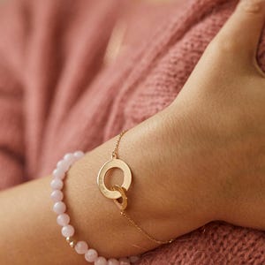 Bracelet personnalisé Anneaux Entrelacés sur chaîne - Gravé à la main - Plaqué or, Argent 925 image 2