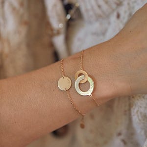Bracelet personnalisé Anneaux Entrelacés sur chaîne - Gravé à la main - Plaqué or, Argent 925 image 3