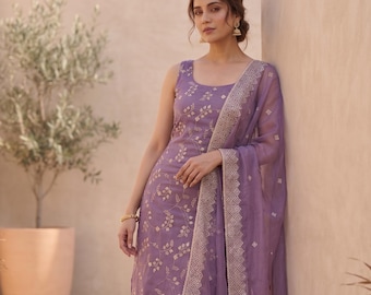 Fioletowy haftowany komplet kurti bez rękawów Sharara z siateczką dupatta na świąteczne okazje