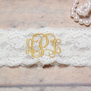 Monogramme au point mousse, monogramme, Jarretière personnalisé, Jarretière personnalisée, Jarretière or, mariage, mariage dor, jarretière, Jarretière de mariée, les mariées au point mousse image 2