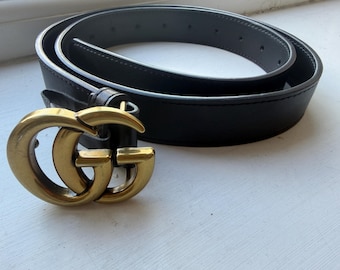 Cinturón Gucci Marmont vintage de piel negra con hebilla GG de latón envejecido, talla 85.