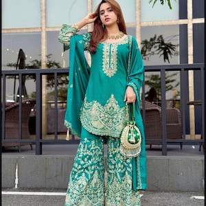Traje Sharara color turquesa con bordado dorado intenso, traje Punjabi de georgette con trabajo de espejos, atuendo de diseñador para Mehndi, fiesta india festiva.