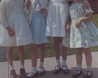 Fotografía original en color vintage / Calcetines de verano y merceditas / 1965